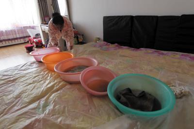 丰润楼上漏水，住户失联，小区没物管，业主维权难！律师来支招……